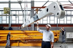 Fotografia dettagliata di macchinari e processi di lavorazione