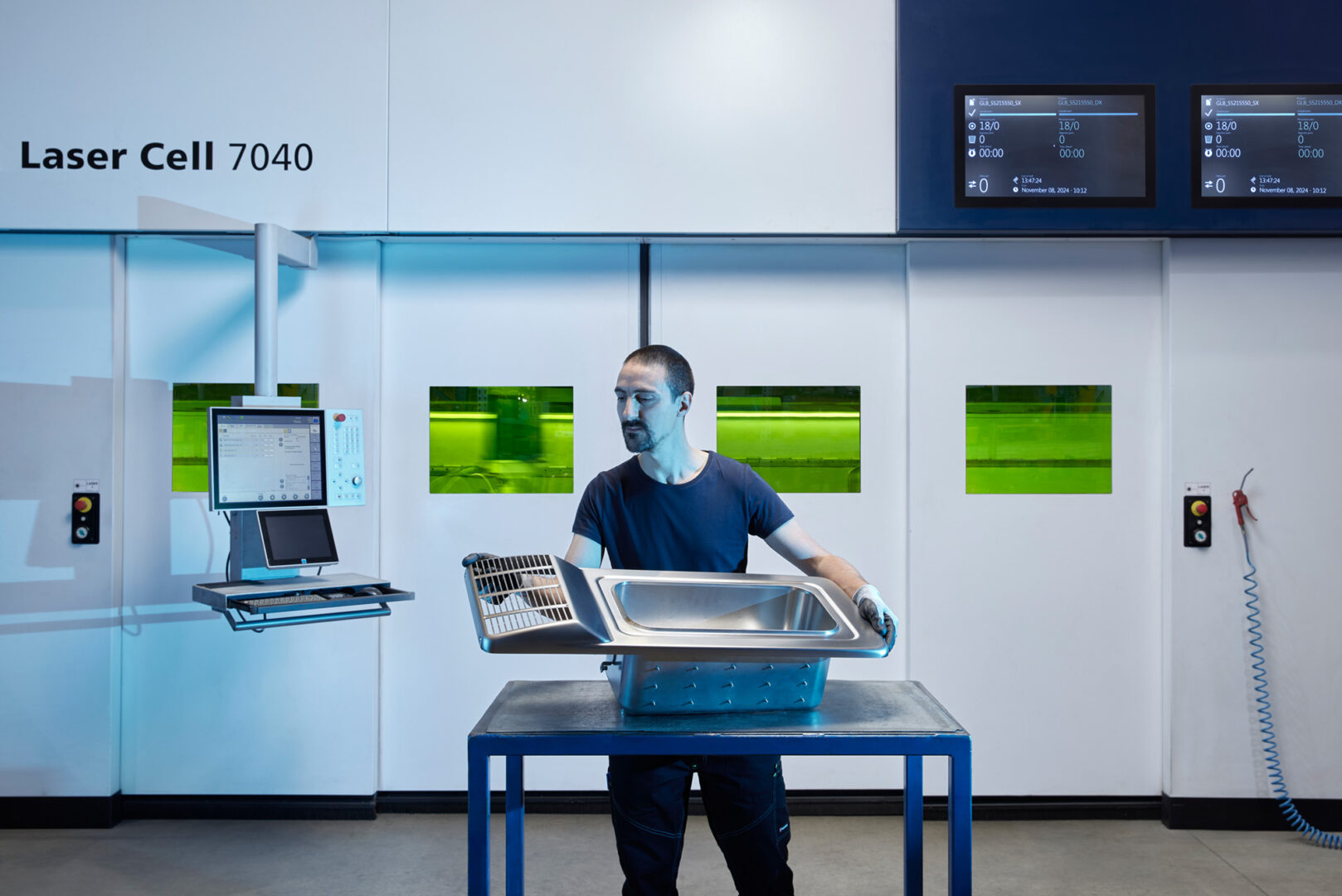 Minifaber specializzata lavorazione freddo tranciatura imbutitura punzonatura lamiere progettazione piegatura costruzione stampi fotografia industriale